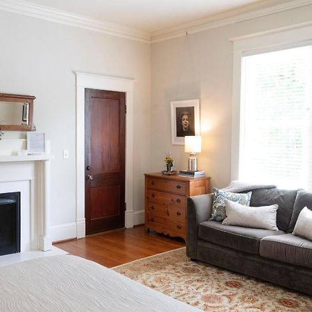 Gillen House Bed And Breakfast Maxeys Bagian luar foto