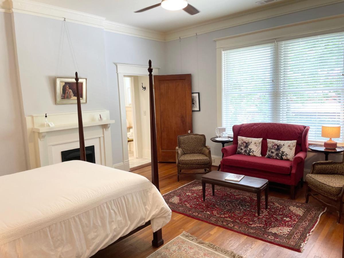 Gillen House Bed And Breakfast Maxeys Bagian luar foto